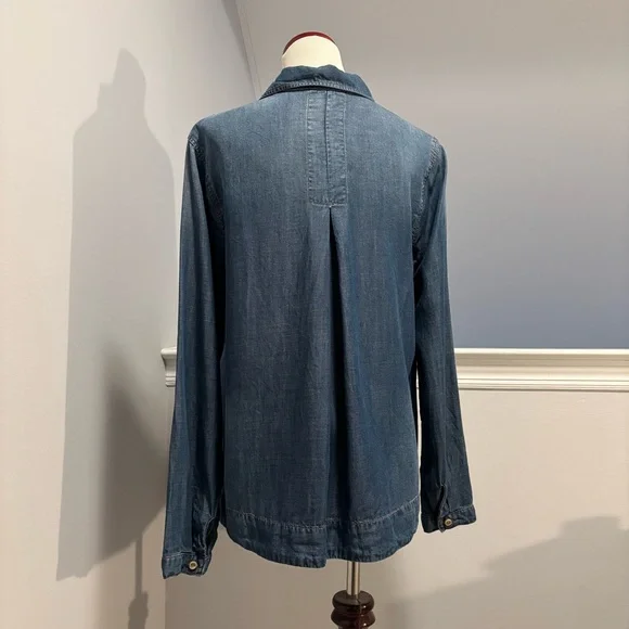 Cloth & Stone Denim Popover Top - Picture 4 of 7